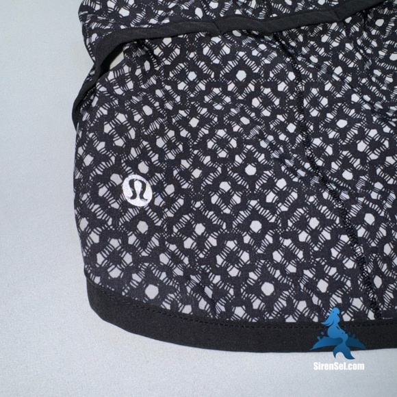 1047 lululemon Run: Speed Short - Size 4 - Black/White Dottie Eyelet Pattern - Picture 8 of 15